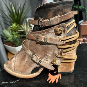 Freebird Carter boots Color taupe size 7